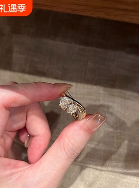 老钱风满钻交叉戒指轻奢金色小排钻鸽子蛋仿真钻结婚订婚指环