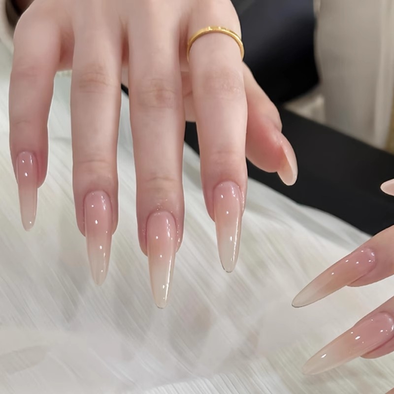 纯手工美甲穿戴甲裸色杏仁中长款指甲贴片2025新款新娘高级感显白