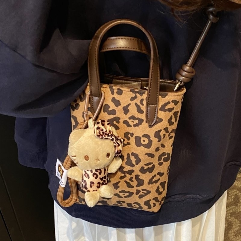 春夏季复古小众豹纹包包女2025新款百搭斜挎包超火麂皮绒面手机包,箱包皮具/热销女包/男包,水桶包,淘宝优惠券,粉丝福利购,淘宝优惠卷