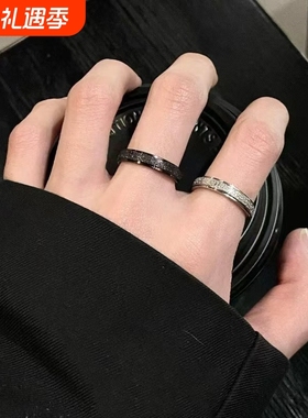 溪御满天星磨砂黑白戒指男女感小众设计情侣对戒钛钢不掉色指环