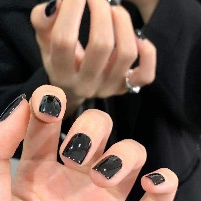 2025新款黑色穿戴甲短款暗黑美甲假指甲纯色高级豆豆可爱杏仁红色