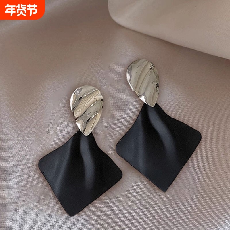 几何不规则黑白拼色耳环女小众设计轻奢高级感耳钉新款气质耳饰品,饰品/流行首饰/时尚饰品新,耳环,淘宝优惠券,粉丝福利购,淘宝优惠卷