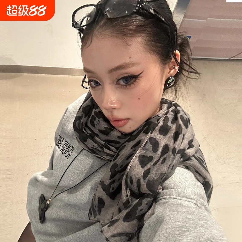 2025新款美式复古辣妹风灰色豹纹丝巾女系脖高级感长条纱巾围巾秋