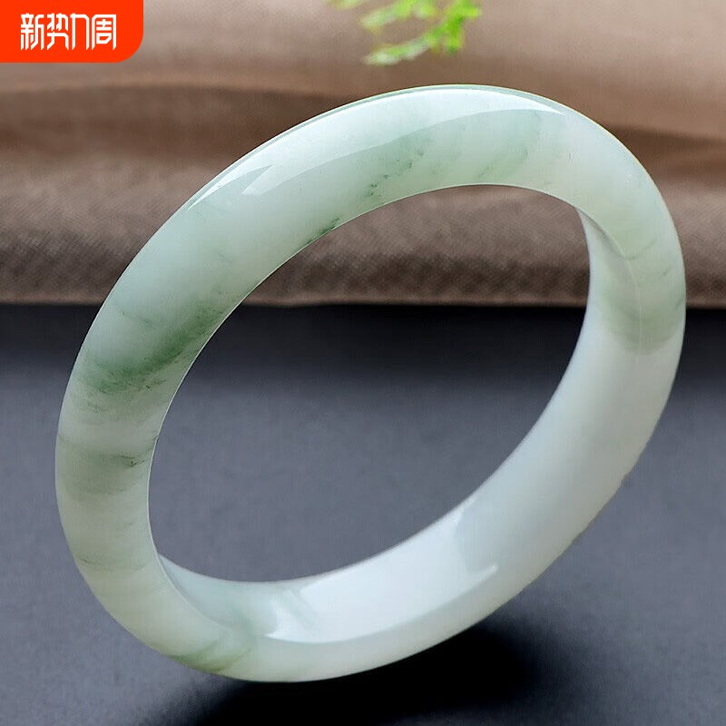 新疆天山翠手镯翠色玉镯正圈冰种飘花真玉石飘翠镯子送妈妈女友礼