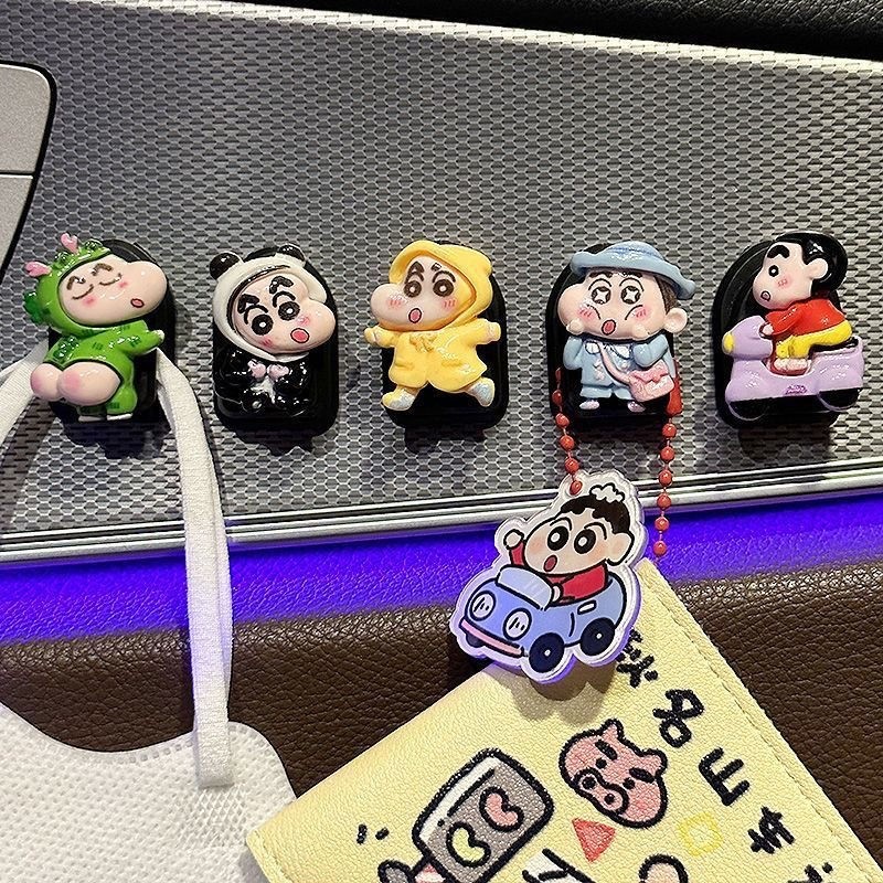 蜡笔小新车载挂钩前排可爱椅背粘贴挂勾多功能汽车副驾驶装饰车内