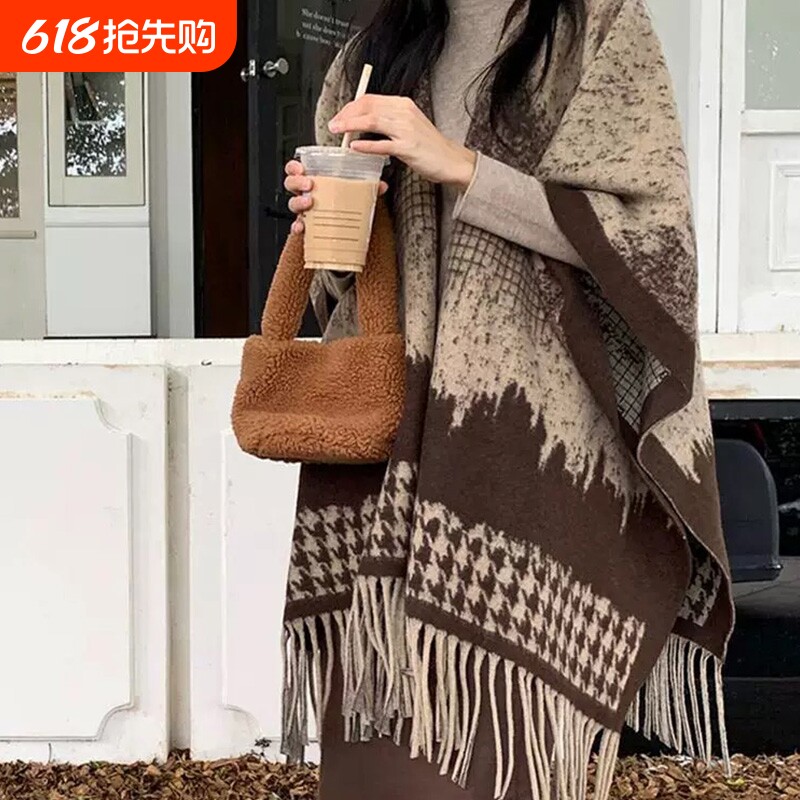 美拉德风格子披肩外搭2025新款氛围感百搭流苏斗篷围巾女咖色黑色