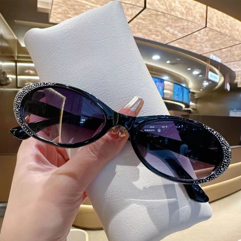 2026新款女士镶钻小众太阳镜时尚单品防紫外线墨镜女款偏光圆脸