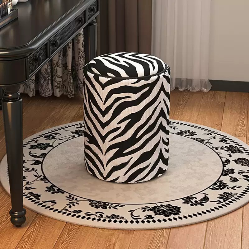 实木凳子家用梳妆圆凳客厅化妆椅久坐不累小椅子2025新款储物板凳