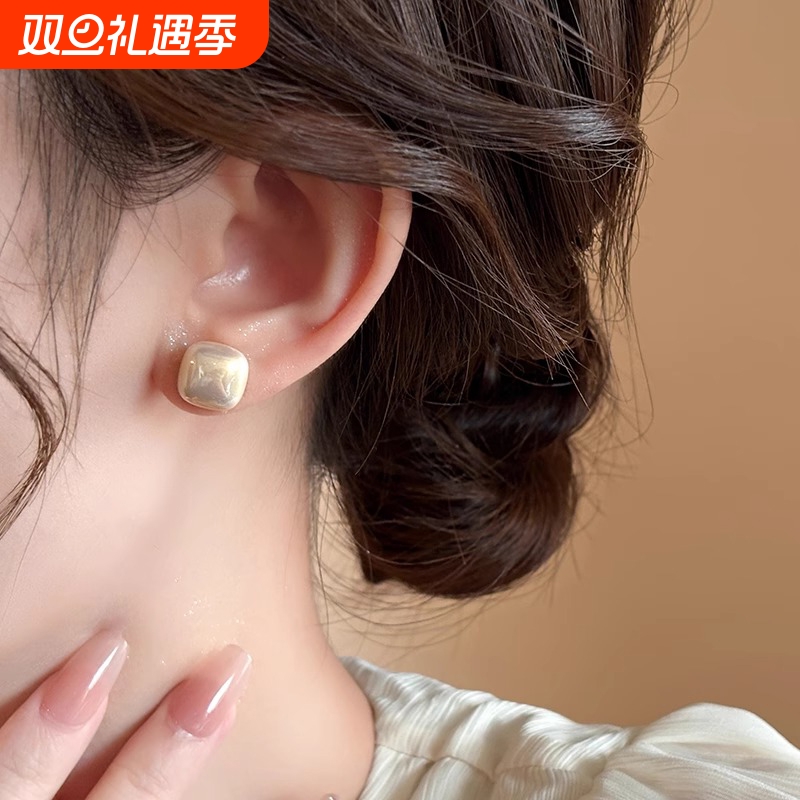 小方糖珍珠耳钉女独特2025年新款爆款耳环轻奢高级感气质大气耳饰