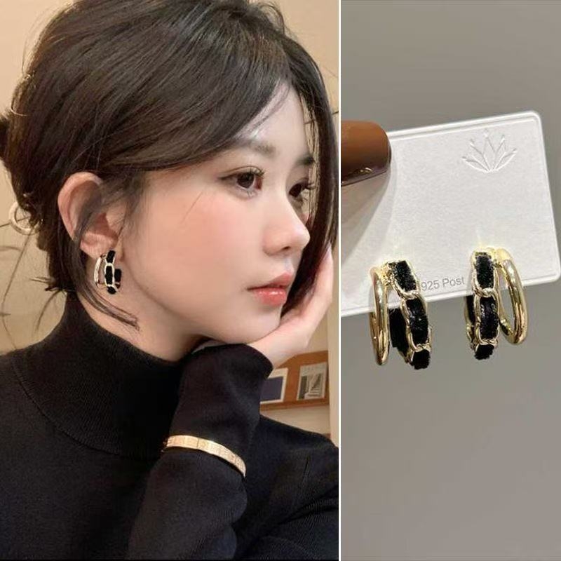 气质c耳钉女适合夏天耳环小众设计高级感2025年新款潮耳饰复古
