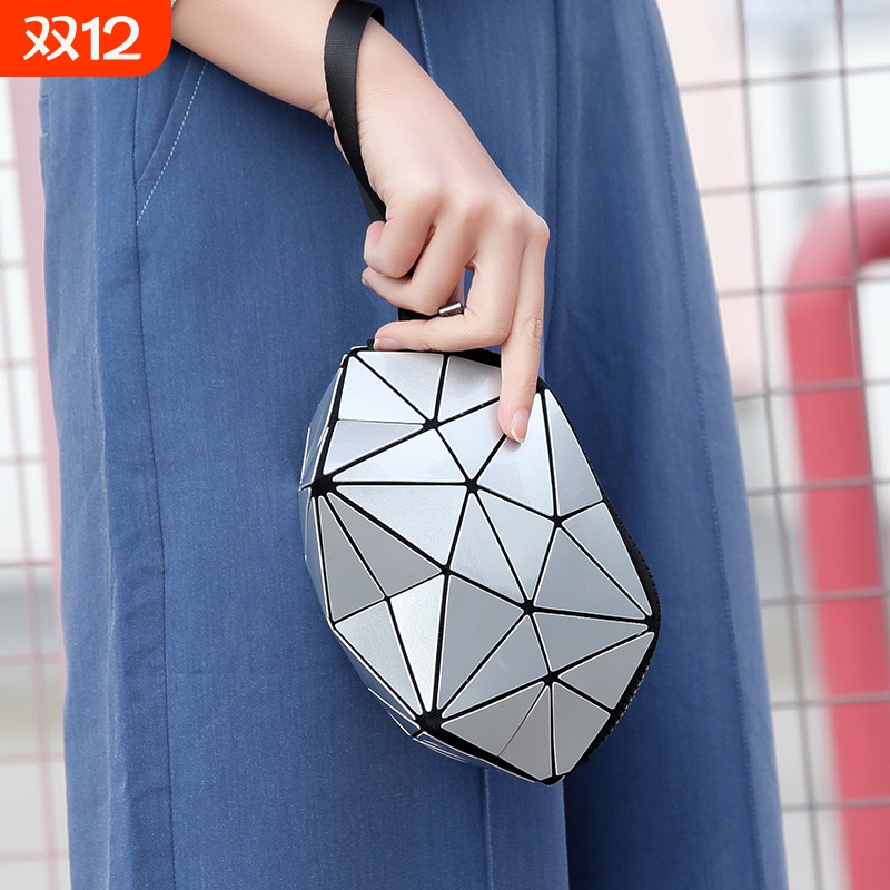 2025年菱格包化妆包女几何立体