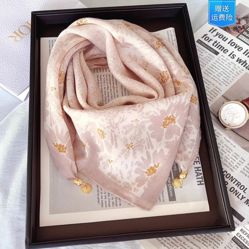 2025新款磁吸扣方巾三角巾时尚高级感围脖护脖保暖丝巾小方多功能