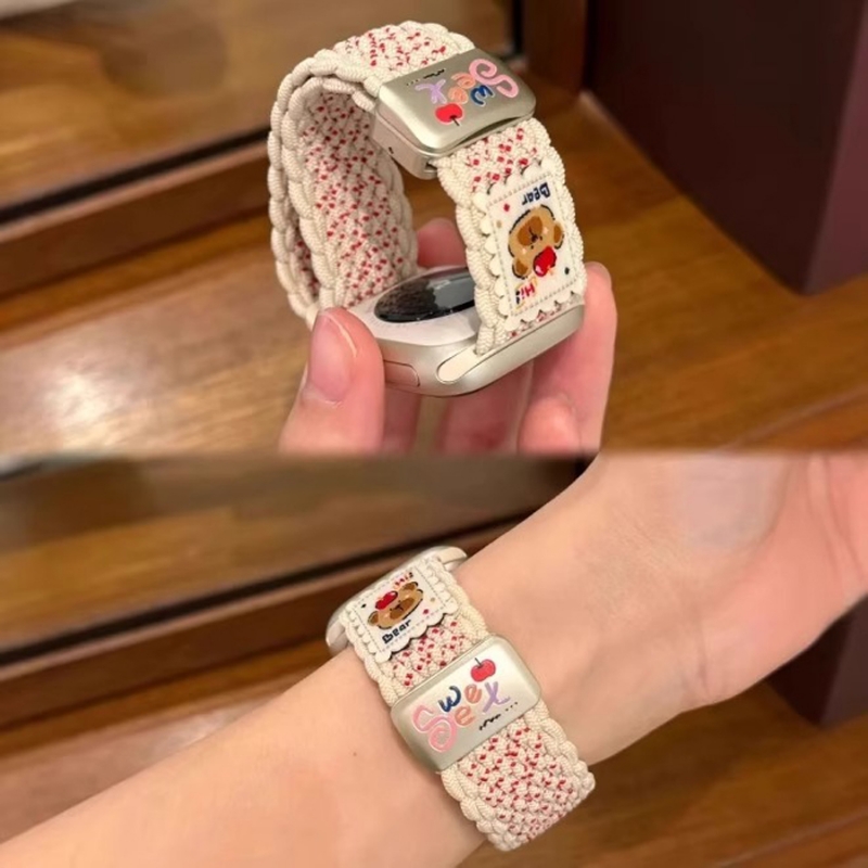 适用iWatchs10表带新款苹果手表s9卡通小熊插画applewatchS876编织磁吸华为Fit3智能se2创意小米9Pro夏天红米
