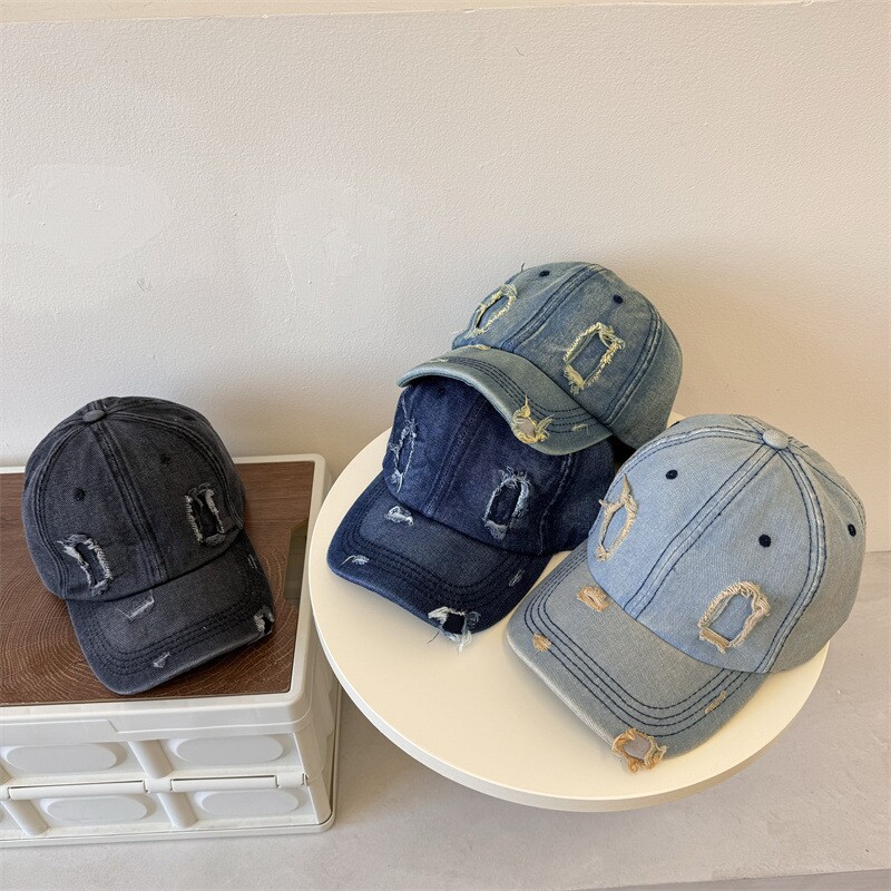 破洞牛仔鸭舌帽女冬季新款复古做旧时尚个性弯檐软顶店铺装饰逼真