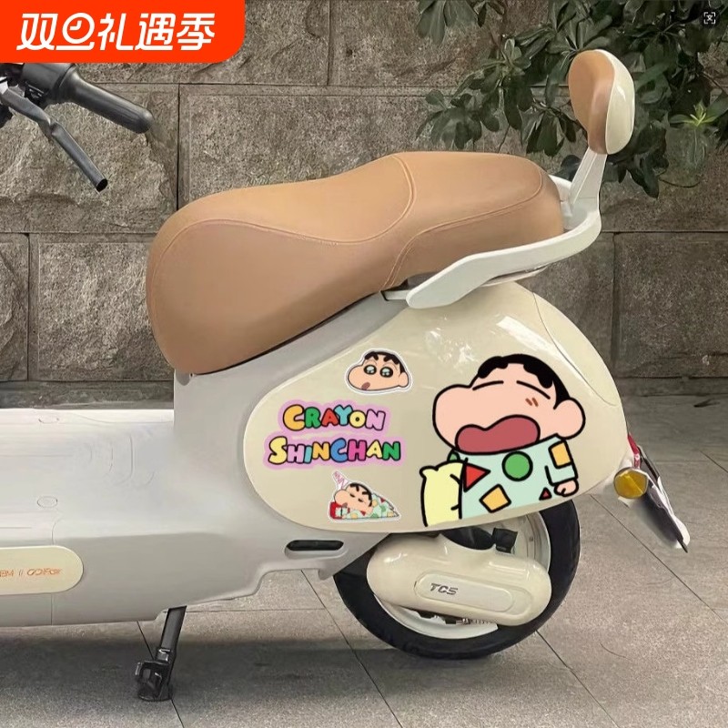 蜡笔小新创意划痕遮挡汽车电动车行李箱装饰贴防水不留胶车身动漫