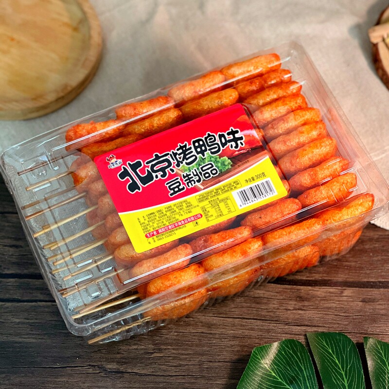 北京烤鸭豆制品辣条批发甜辣条校门口怀旧零食网红素肉盒装麻辣串