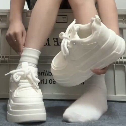 意尔康心选白色运动鞋女夏季松糕厚底小白鞋圆头系带面包板鞋增高