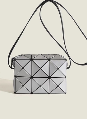 三宅夏季一生新款斜挎丘比特小方包女几何菱格盒子手机包精致单肩