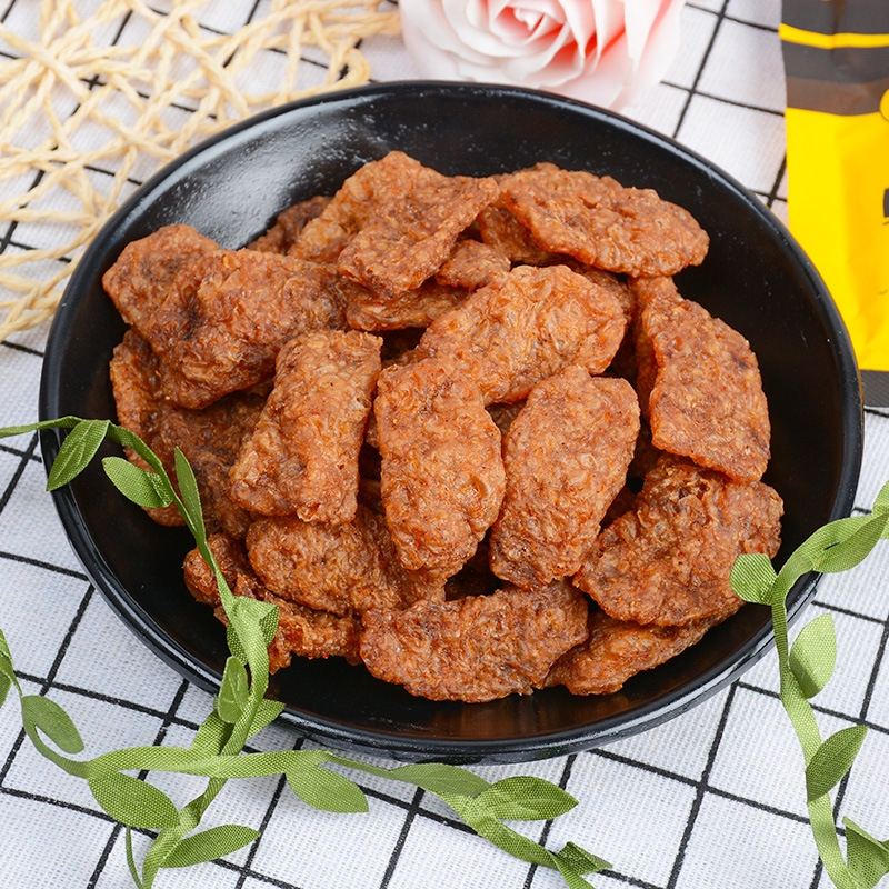 香菇肥牛酱香麻辣零食辣条牛肉素肉香真香肥牛味大包批发