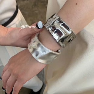 高级感金属手镯女小众设计ins手环韩版简约未来感臂环臂钏女臂镯