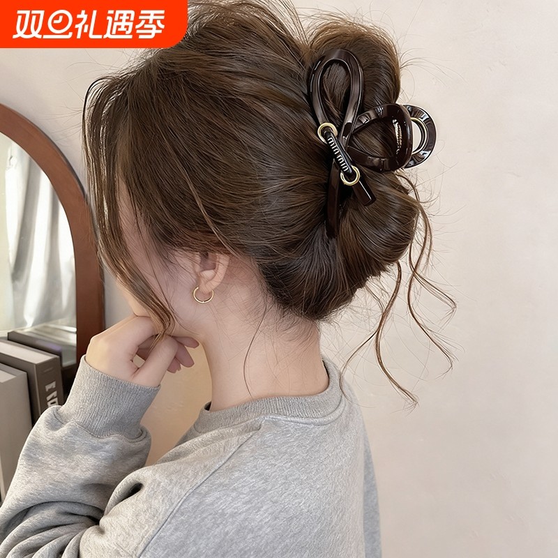 轻奢高级感字母水滴发夹女2025新款小众设计盘发抓夹气质鲨鱼夹子