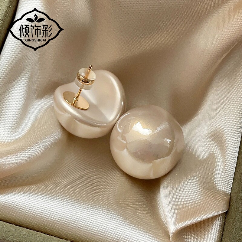 设计咬口珍珠耳钉女款2026新款爆款气质简约百搭新年耳环耳饰白色