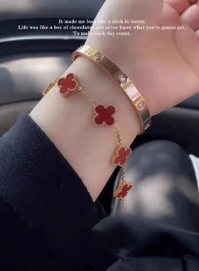 女生不掉色精致四叶草手链高级感金色红玛瑙五花手饰轻奢闺蜜礼物