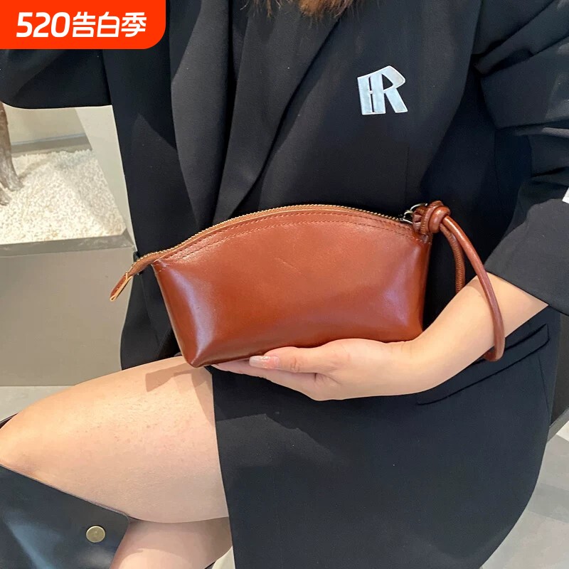 手机包女新款高级感简约散步小包手腕零钱包手拿包韩版百搭贝壳包