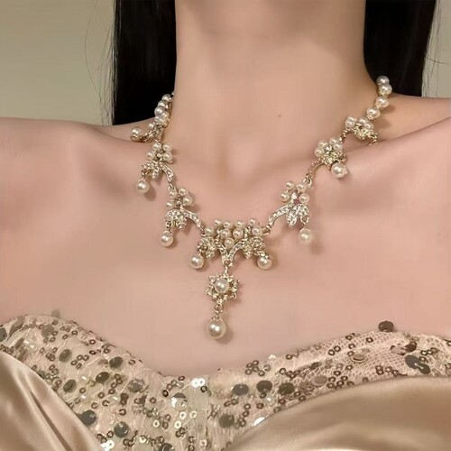 女主超闪千香槟色闪钻项链轻奢精致晚礼服配饰锁骨链法式白色复古