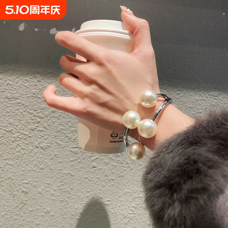 温柔气质感珍珠手镯百搭设计感配饰小众设计款原创叠戴手链简约