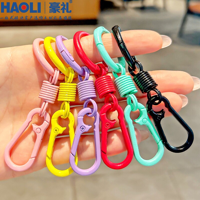 2025年新款简约彩色弹簧扣钥匙扣精致女高颜值钥匙圈环书包挂件男