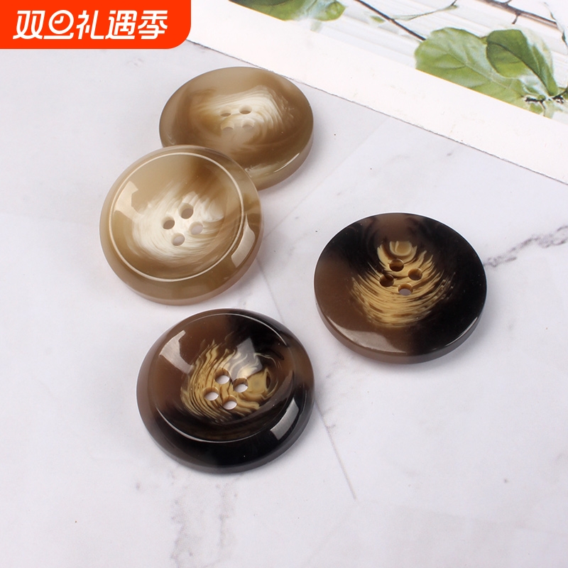 西装上衣圆形风衣四眼树脂扣子黑色白色百搭时尚高档毛呢大衣纽扣