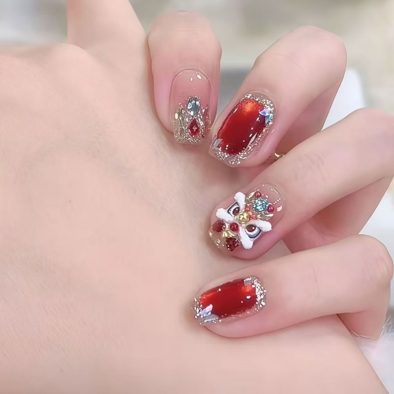 春节过年新年款国风正红醒狮穿戴甲银钻美甲贴片中长款杏仁红色