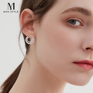 mck仿珍珠半圆C型耳钉女2024年新款爆款轻奢高级感气质个性耳饰