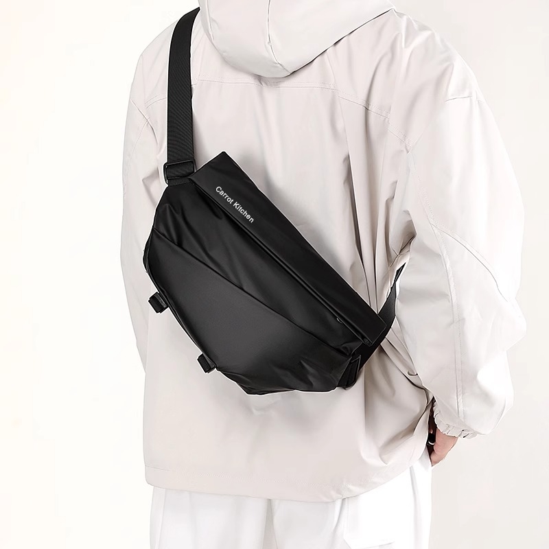 斜挎包男机能邮差包磁吸扣单肩包