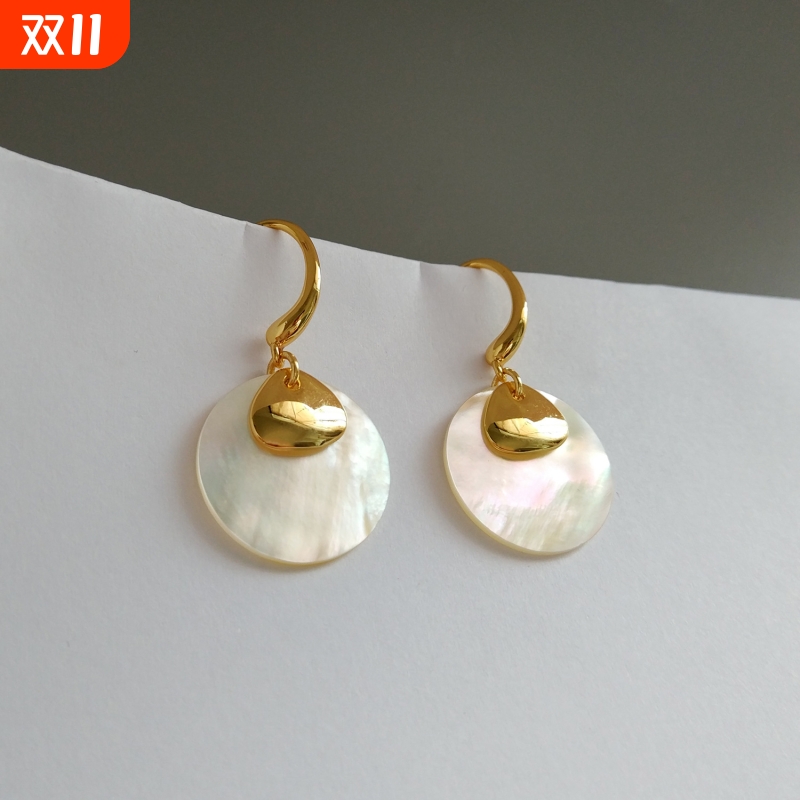 法式高级感白贝母耳环女独特个性精致设计夏季百搭气质耳坠耳饰