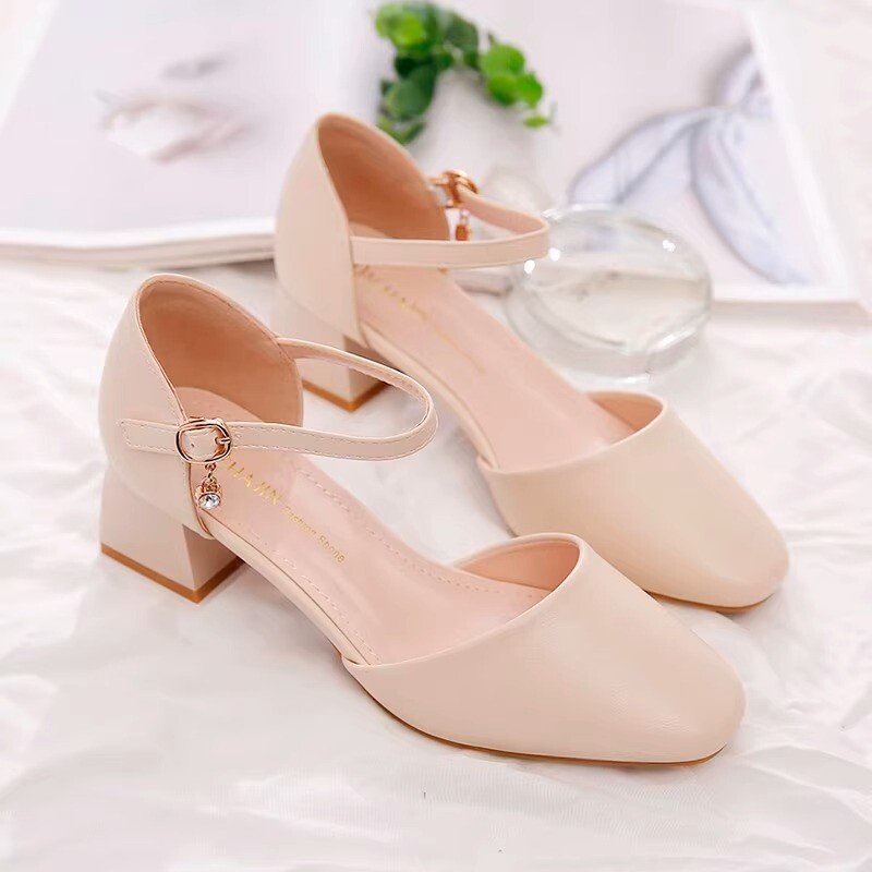 特价包头凉鞋女2026夏新款中空仙女风低粗跟一字扣百搭配裙子单鞋