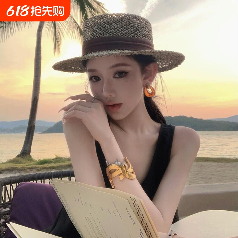 2026新款法式老钱风平顶镂空草帽子女款春夏季度假礼帽防晒遮阳帽