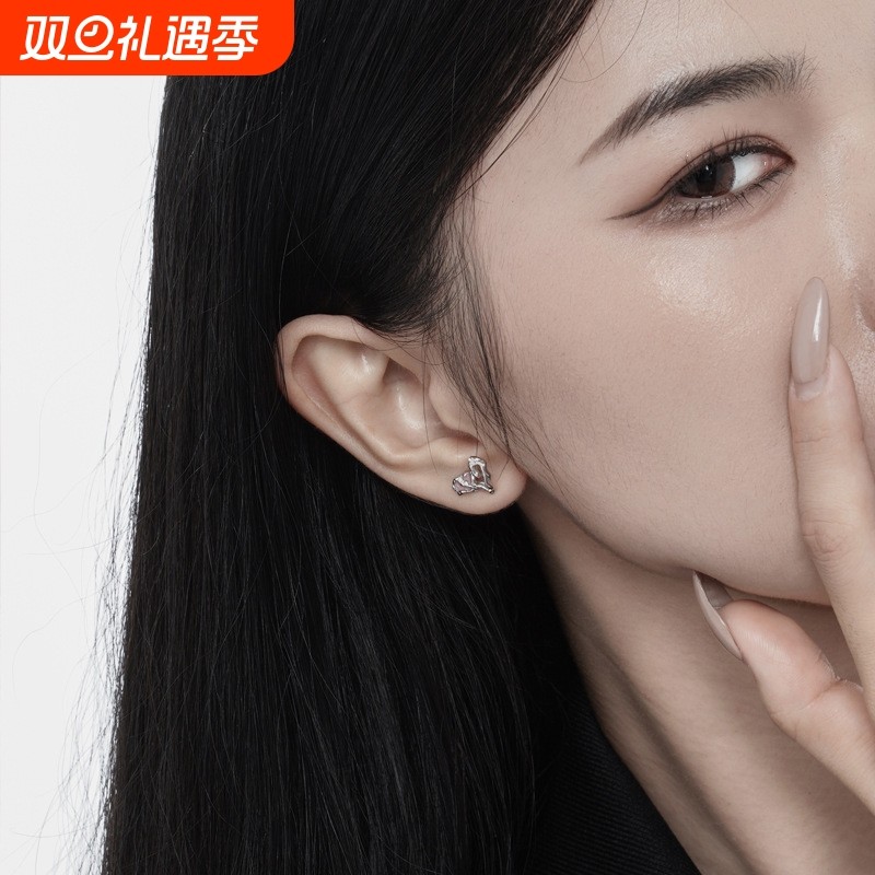 E1247 樱花粉甜心系列不对称耳钉女S925纯银纹理甜酷爱心耳