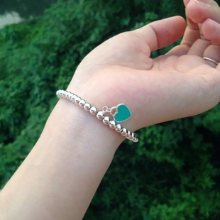 佩戴 s925纯银心形手链女蓝色爱心吊坠银珠手串珐琅T家提夫尼同款