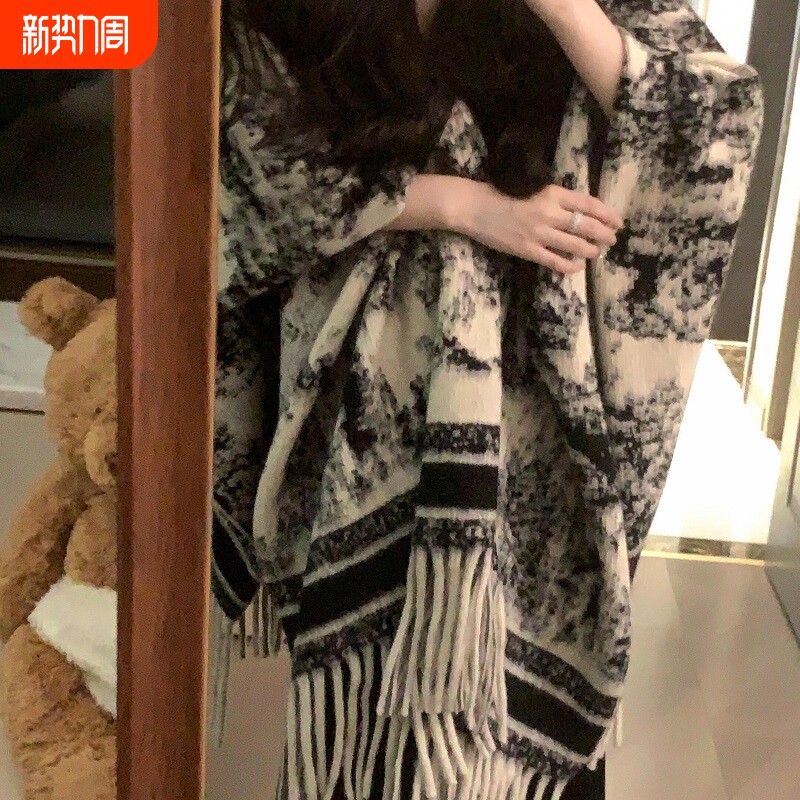 秋冬复古水墨画双面斗蓬披肩外套女流苏围巾百搭保暖上衣外搭黑白