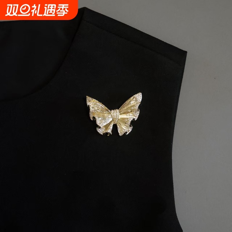 小众设计感金色褶皱蝴蝶胸针高档轻奢气质精致百搭高级感大衣配饰