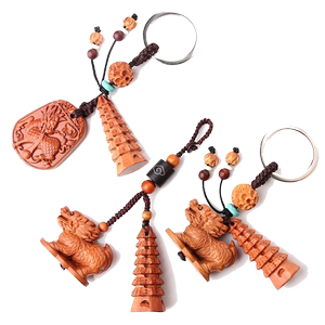 2024年瑞麟护1塔汽车钥匙扣手工编织桃木吊坠属蛇的吉1祥物挂件