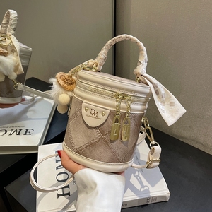 菱格高级感设计感小包包2024新款女包四季百搭斜挎包手提包水桶包
