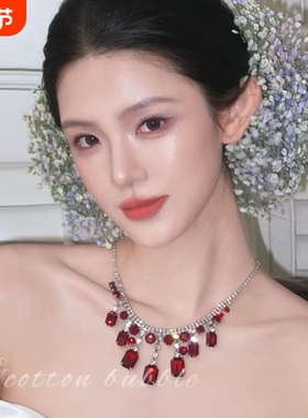 复古红色闪钻水滴项链夸张吊坠重工小众颈链新娘轻奢高级感锁骨链