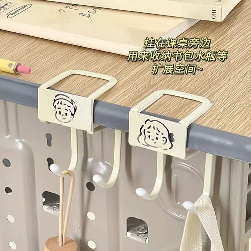 书包挂钩桌边挂书包的学生教室