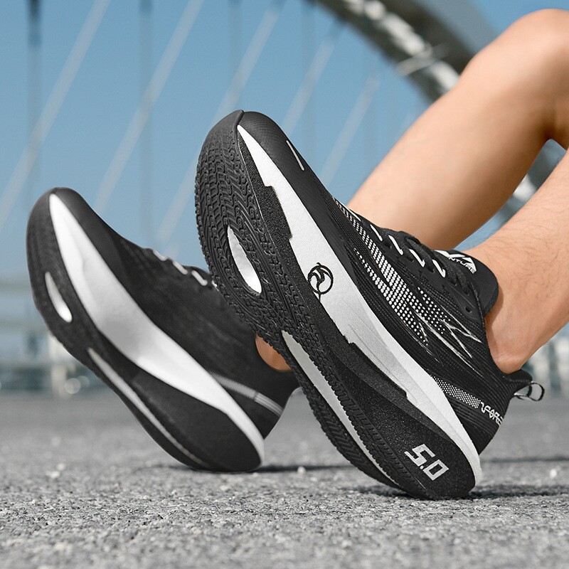 秋季跑步鞋男碳板减震透气运动鞋情侣休闲旅游鞋跑鞋爆米花底黑色