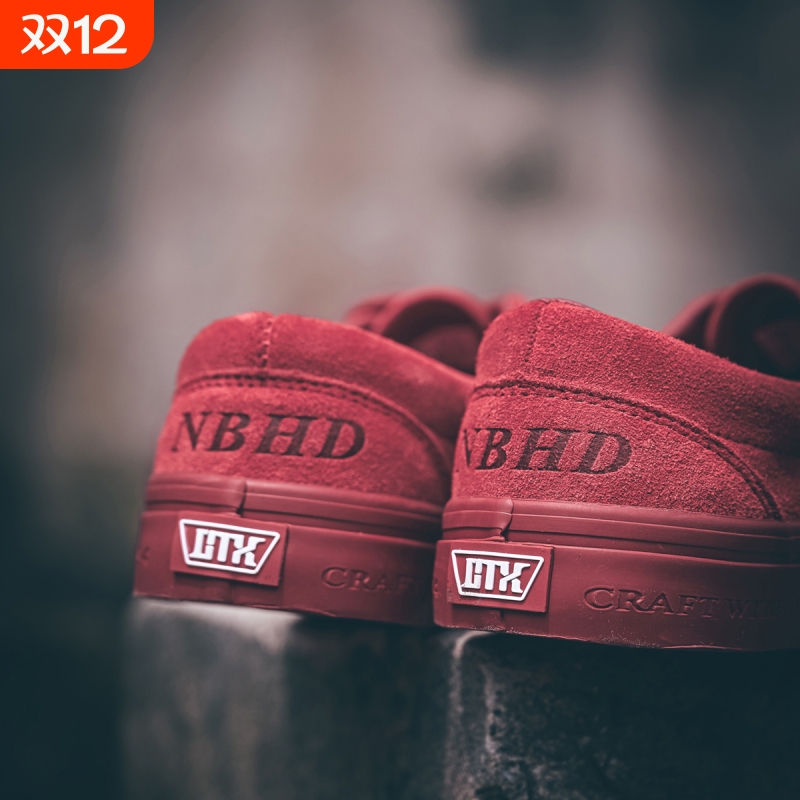 透气酒红色低帮情侣百搭休闲板鞋