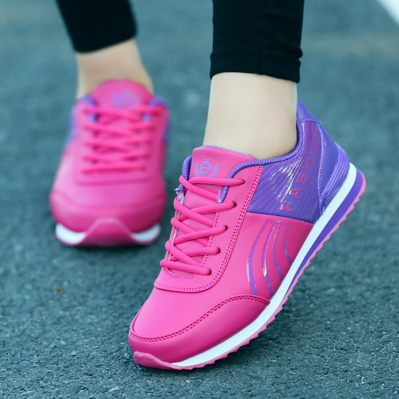 啄木鸟女鞋春秋季平底单鞋休闲鞋女士运动鞋皮面防水透气跑步鞋防