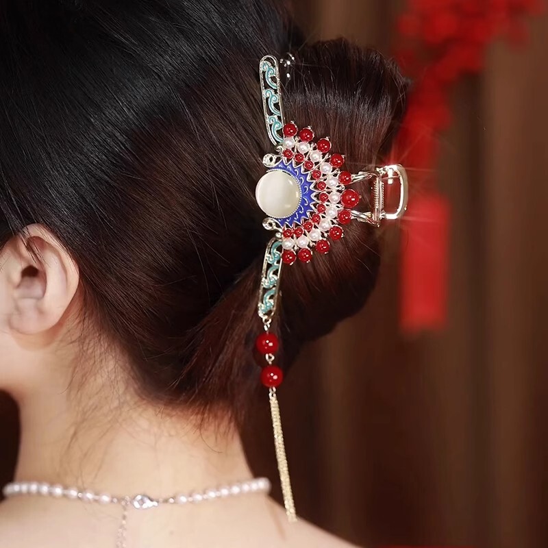 汉服旗袍金属珍珠流苏抓夹中国风2024新款发夹女后脑勺鲨鱼夹头饰